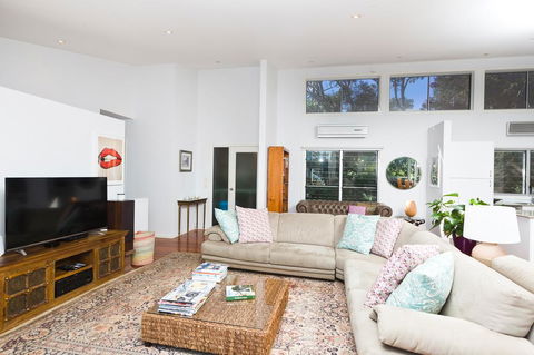 Booti Booti Lakehouse - Hobart Tourism 1