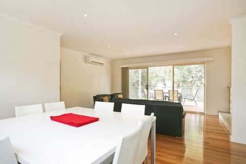 Boston Beach House 46 - Hobart Tourism 3