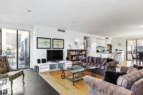 BOUTIQUE STAYS - Catani Gardens - Hobart Tourism 1