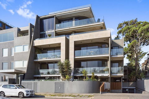 BOUTIQUE STAYS - Catani Gardens - Hobart Tourism 0