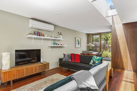 BOUTIQUE STAYS - Curran Terrace - Hobart Tourism 1