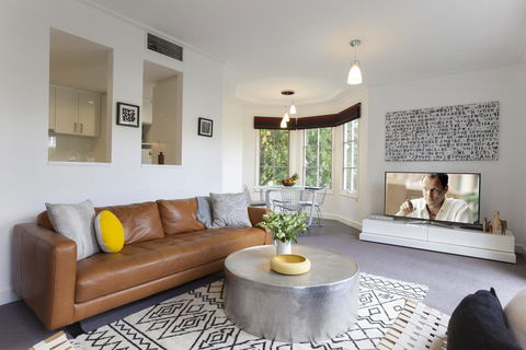 Boutique Stays - Wellington Mews, Apartment In East Melbourne - Tourism TAS 3