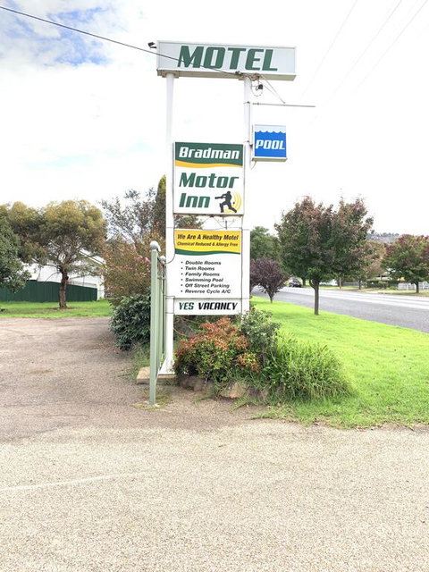 Bradman Motor Inn - Tourism TAS 3