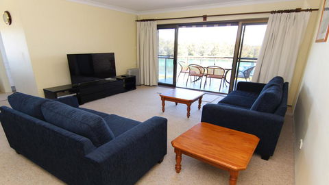 Braemar 7 - On The Lake! - Hobart Tourism 1