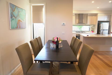 Brand New House Near Box Hill - Hobart Tourism 3