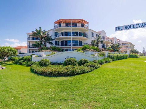 Breakers Block 3 - Unit 2 - Pool In Complex - Across The Road From The Beach - Tourism TAS 1