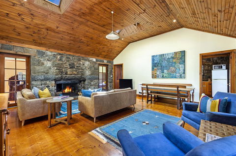 Breakfast Creek Cottage - Central Bluestone Cottage - Hobart Tourism 0