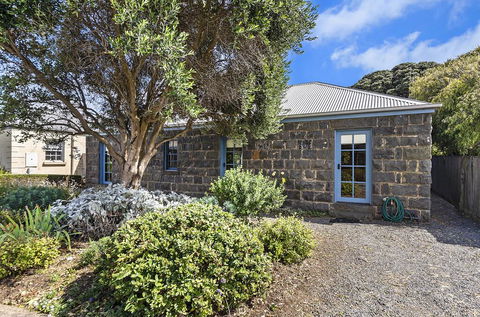 Breakfast Creek Cottage - Central Bluestone Cottage - Hobart Tourism 2