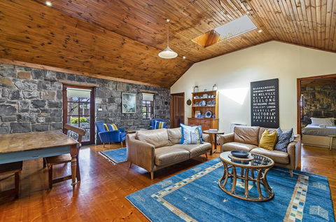 Breakfast Creek Cottage - Central Bluestone Cottage - Hobart Tourism 3