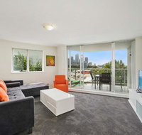 Bridge and Sails - Views of the Bridge and Opera House from this Executive 2BR Apartment in Darlinghurst - Tourism TAS