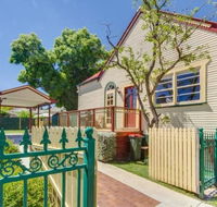 Bright 3-bedroom apartment - Central Armidale - Tourism TAS