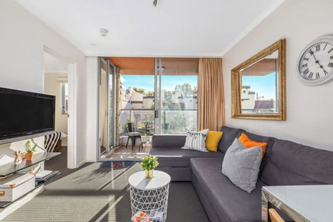 Bright Central Pad With Rooftop Pool, Gym & Parking - Tourism TAS 0