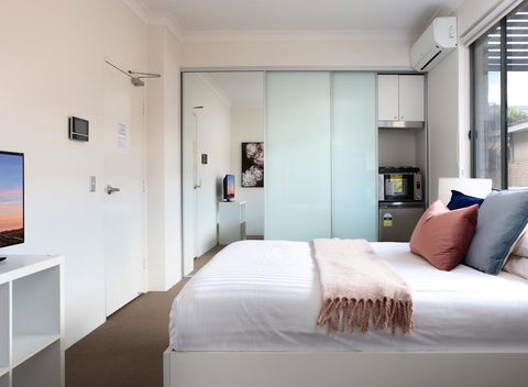 Bright Studio Steps From Westmead Hospital - Tourism TAS 3