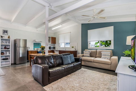 Brooklet Cottage - Hobart Tourism 3