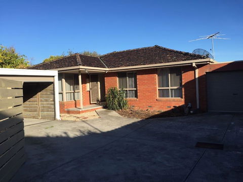 Budget Clayton Homestay - Hobart Tourism 1