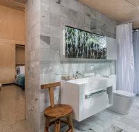 Buhwi Bira Byron Bay - Studio - Hobart Tourism