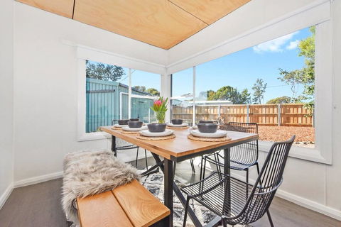 BUNGALOW BEAUTY - Hosted By: L'Abode Accommodation - Tourism TAS 1