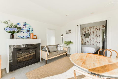 By The Seaside - Hobart Tourism 2