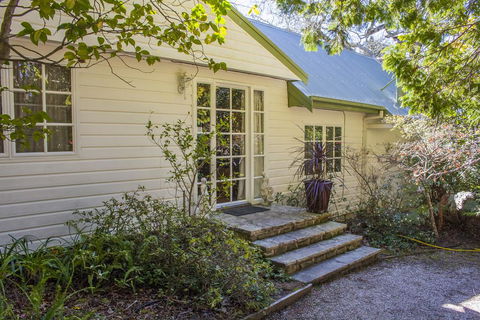 Bygone Beautys Cottages - Bronte Cottage - Hobart Tourism 1