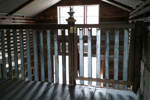 BYRON BAY'S HISTORIC BARNSTAY! - Hobart Tourism 3