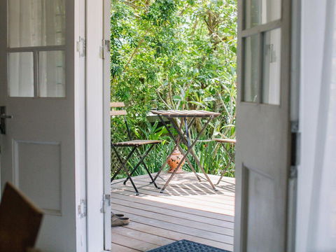 Byron Garden Retreat - Hobart Tourism 3