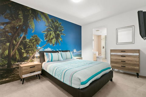 Cairns Waterfront - Harbourlights - Tourism TAS 2