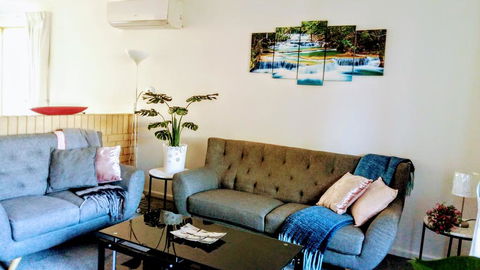 Camelias Boutique Cottage In Dianella - Hobart Tourism 0