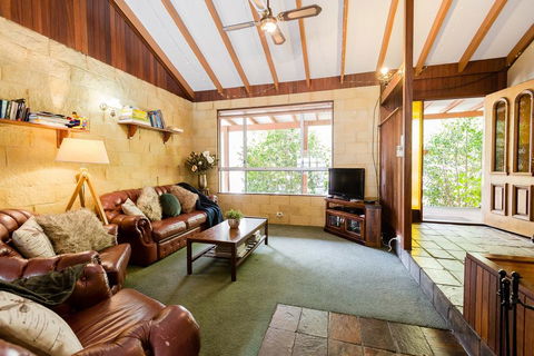 Camellia Cottage - Hobart Tourism 1