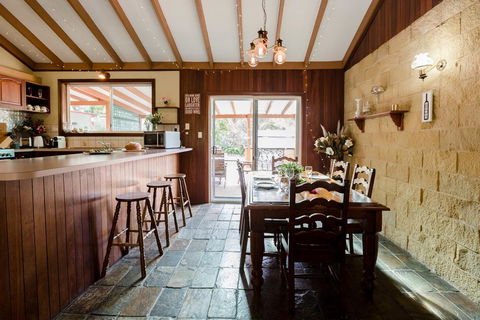 Camellia Cottage - Hobart Tourism 2