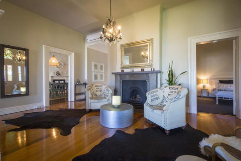 Camellia Cottage - Hobart Tourism 1