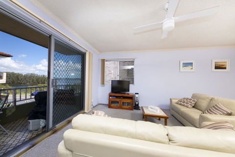Camelot Unit 6 - Hobart Tourism 3