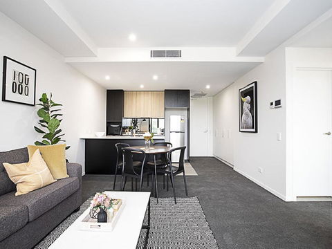 CANBERRA CHIC-hosted By:L'Abode Accommodation - Tourism TAS 3