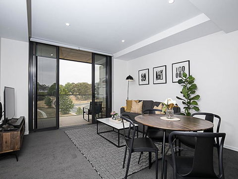 CANBERRA CHIC-hosted By:L'Abode Accommodation - Tourism TAS 0