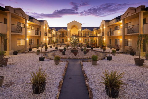 Canberra Parklands Central Apartment Hotel - Hobart Tourism 0
