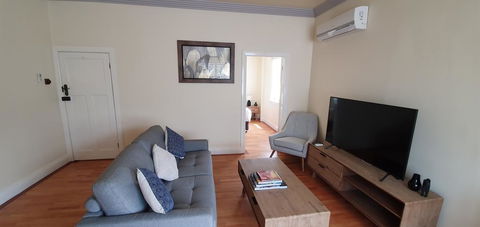 Canungra Hotel - Hobart Tourism 3
