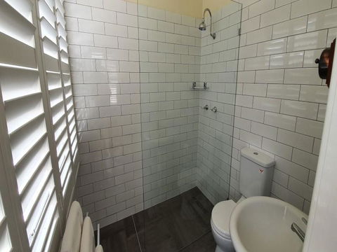 Canungra Hotel - Hobart Tourism 1