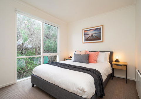 Capri House - Hobart Tourism 3
