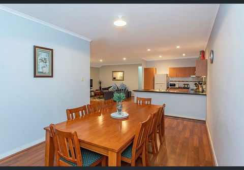 Cardiff St House - Hobart Tourism 3