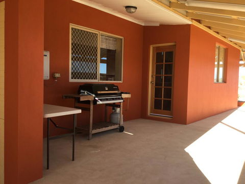 Caretakers Cottage Budget Accommodation - Hobart Tourism 0