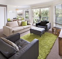 Caribou 3 - Modern  spacious with views over Lake Jindabyne - Hobart Tourism