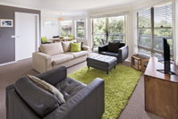 Caribou 3 - Modern  spacious with views over Lake Jindabyne