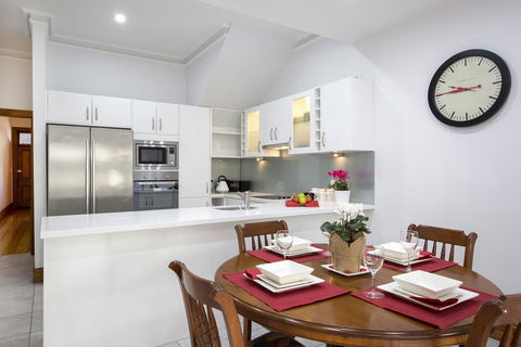 Carrington Charm - CBD - WiFi - Parking - Hobart Tourism 3
