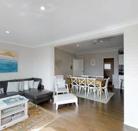 Casa Sorella - beachfront family home - Hobart Tourism
