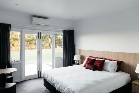 Castelli Estate Cellars Pty Ltd - Hobart Tourism 0