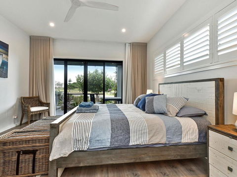 Caves Luxury Beachside Escape - Literally Across The Road From Surf Club - Hobart Tourism 3