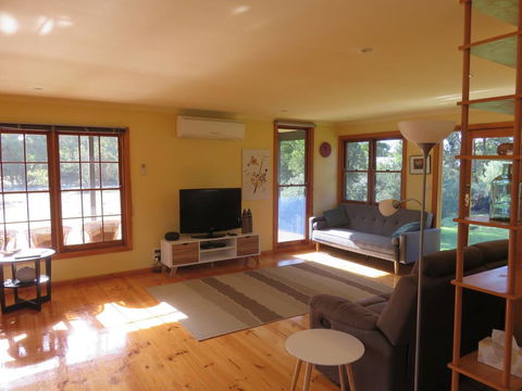 Cedar Cottage Nelson-2 Acre Retreat - Hobart Tourism 2