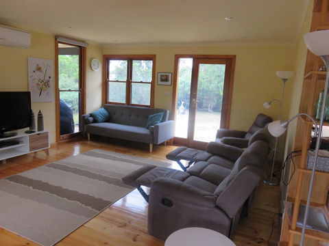 Cedar Cottage Nelson-2 Acre Retreat - Hobart Tourism 3