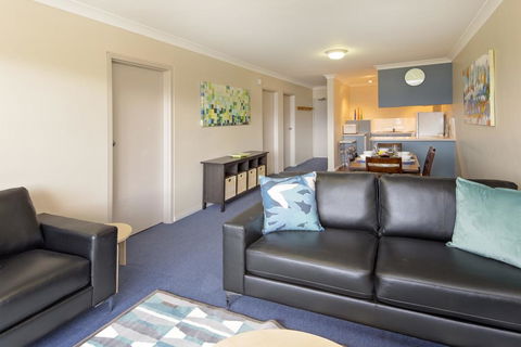Central Park 7 - The Convenience Of Location & The Warmth Of Comfortable Living - Hobart Tourism 1