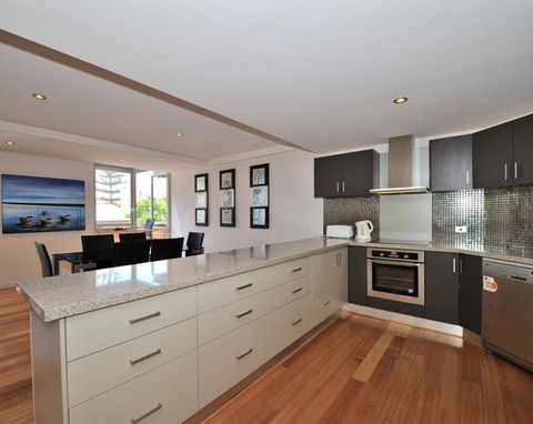 Central South Terrace Apartment - Hobart Tourism 1