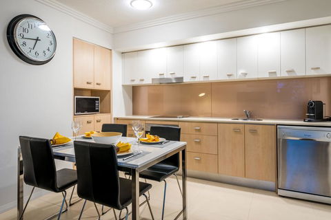 Chancellor Lakeside Apartments - Hobart Tourism 3